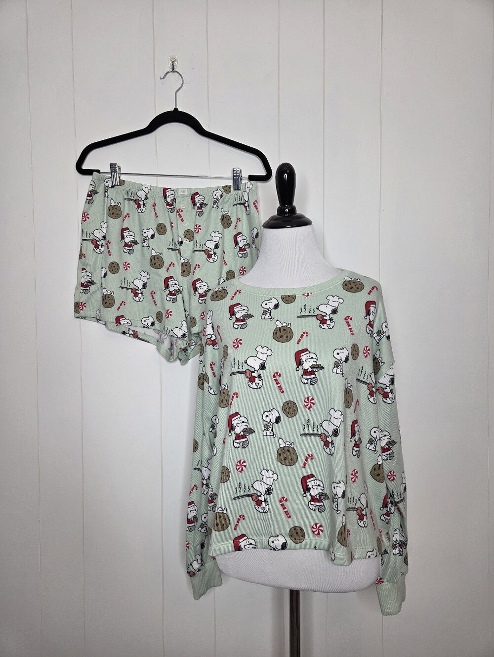 American Eagle X Peanuts Snoopy Mint Green Holiday Pajama Set Size MEDIUM